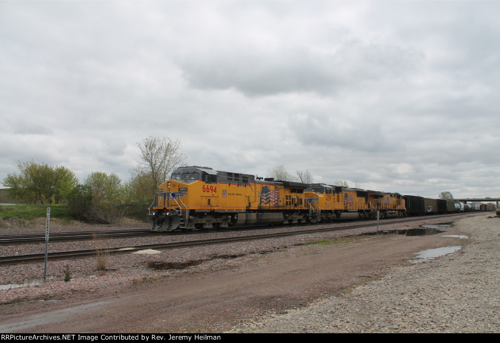 UP 6694 & others (2)